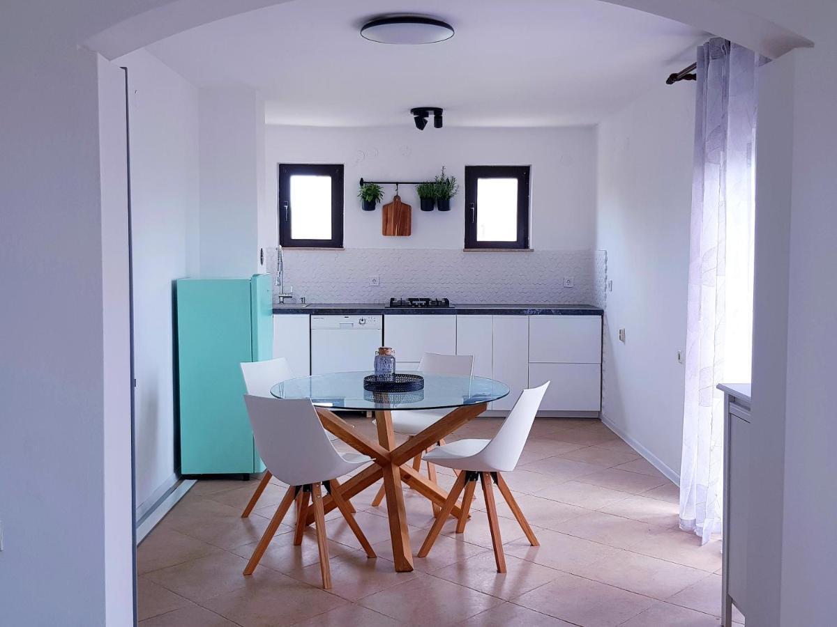 Apartment Sea View Ровинь Экстерьер фото